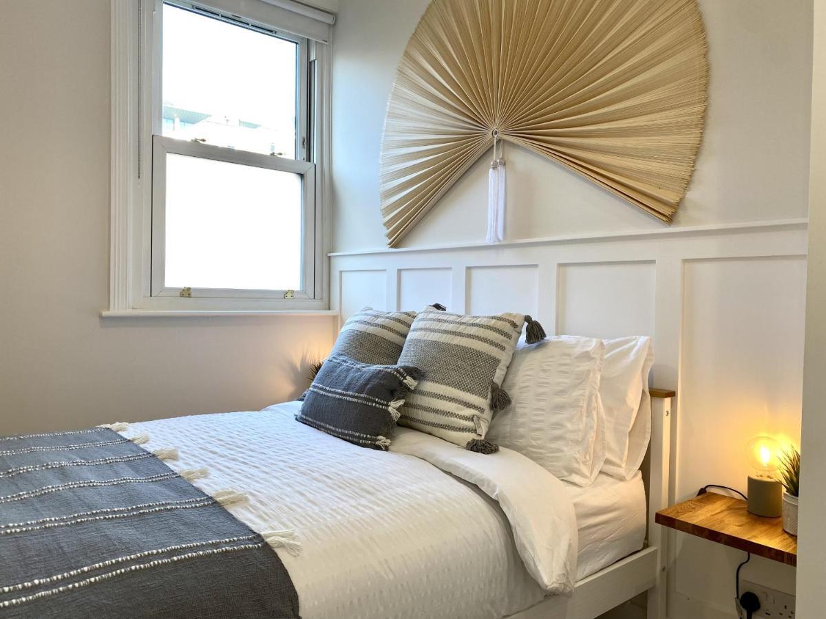 Stunning Beach Themed 2 Bed Apartment Борнмут Экстерьер фото