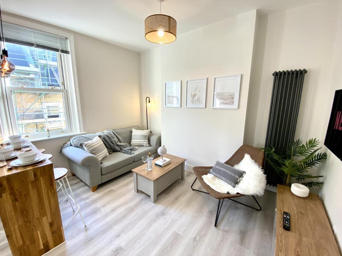 Stunning Beach Themed 2 Bed Apartment Борнмут Экстерьер фото