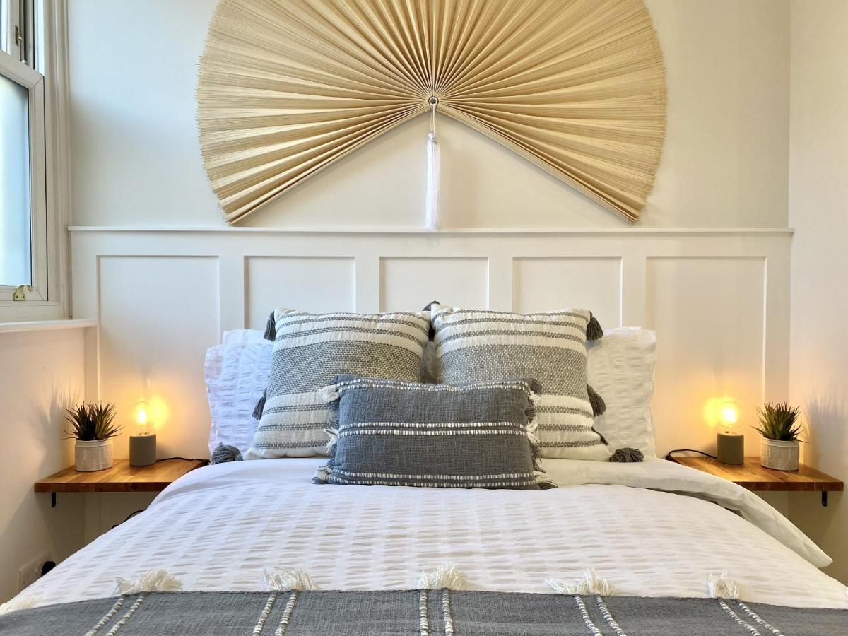 Stunning Beach Themed 2 Bed Apartment Борнмут Экстерьер фото