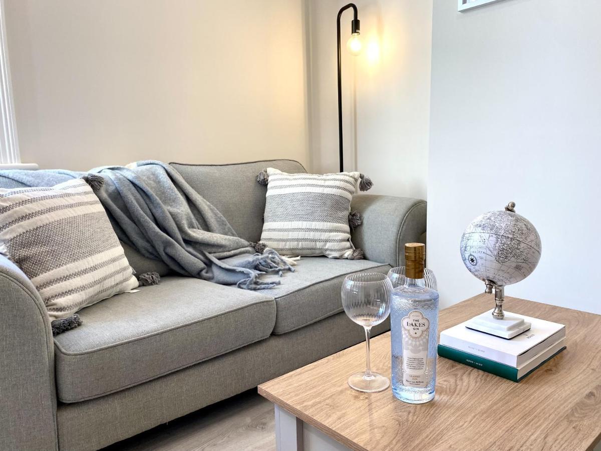Stunning Beach Themed 2 Bed Apartment Борнмут Экстерьер фото