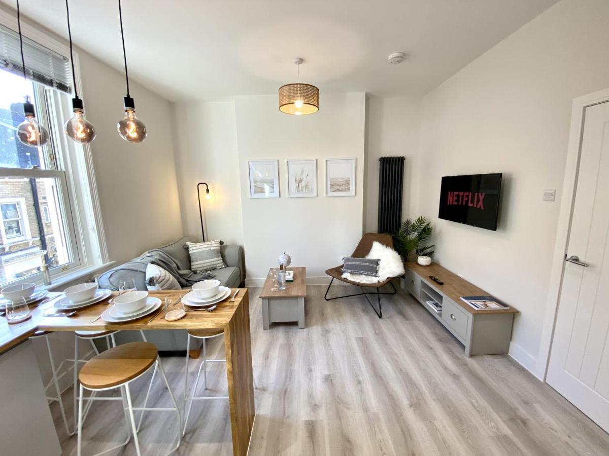 Stunning Beach Themed 2 Bed Apartment Борнмут Экстерьер фото