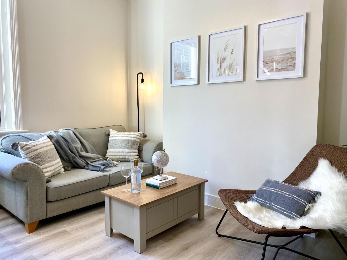Stunning Beach Themed 2 Bed Apartment Борнмут Экстерьер фото